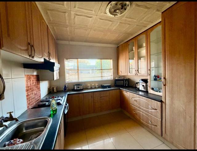 3 BEDROOM HOUSE FOR SALE IN VANDERBIJLPARK CE 4